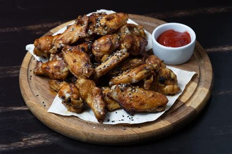 Premium Photo | Delicious fried chicken wings with sauce