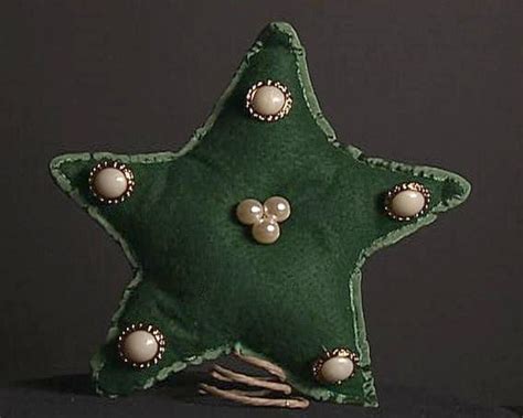 Felt Star Christmas Tree Topper | HGTV