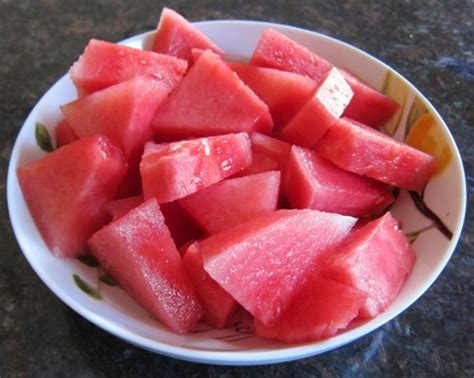 How To Cut A Watermelon Into Chunks – Melanie Cooks