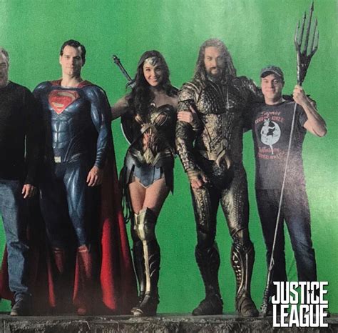 SUPERMAN Joins The JUSTICE LEAGUE In This Awesome New Behind-The-Scenes Cast Photo & Concept Art