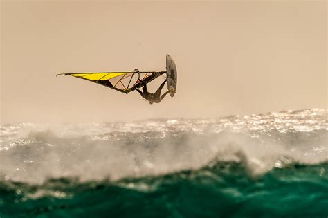 Your Guide to the Best Maui Windsurfing