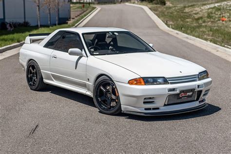 1992 Nissan Skyline R32 GT-R - Revhard Motors Inc.