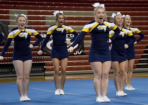 Hudsonville competitive cheer team seeks to return to Division 1 state ...