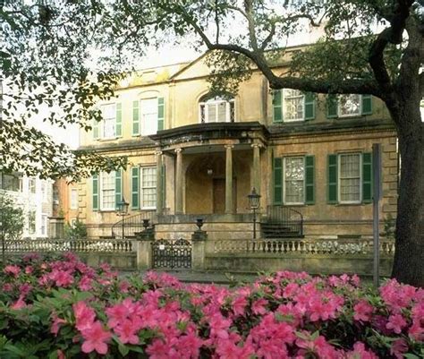 Tour of the Historic District & Guided Tour of Mercer House - Savannah Private Tours By Pat Tuttle