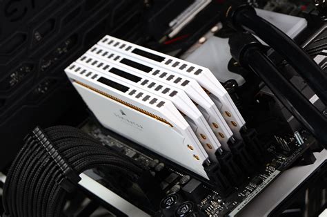 Corsair Dominator Platinum White RGB DDR4-4000 MHz CL19 4x8 GB Review ...