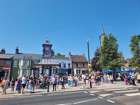 Cars, Trucks & Middle Row – Dunstable Town Council