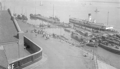 Steamship 'Sinkiang' (新疆) in Hankow | Historical Photographs of China