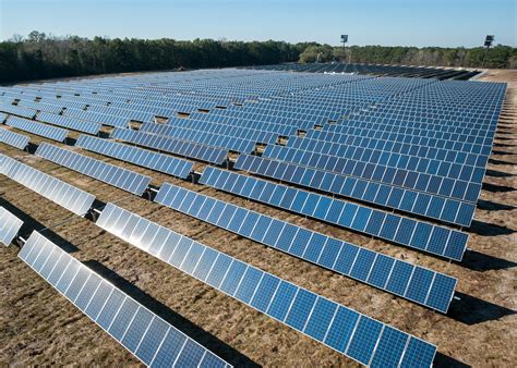 Top 10 Biggest Solar Farms in the USA 2021 - SolarFeeds Magazine