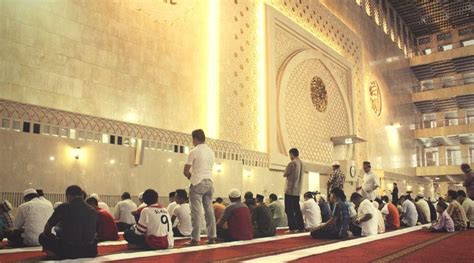 Belajar Shalat Jamaah (Arti, Hukum, Syarat, Tata cara dan Keutamaannya) | Portal-Ilmu.com