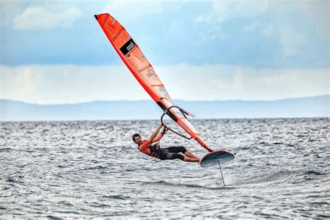 What is Hydrofoil Surfing and How To Foil Surf Safely?