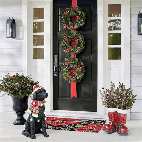 12 Festive Christmas Wreaths for Your Home | Fresh and Faux Wreaths