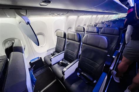 8 reasons why you should always sit in an aisle seat on planes - The Points Guy