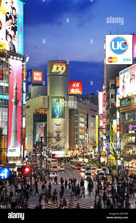 Japan tokyo shibuya crossing hi-res stock photography and images - Alamy