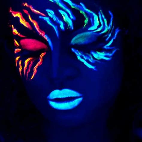 11 Glow-in-the-dark makeup looks that will totally mesmerize you ...