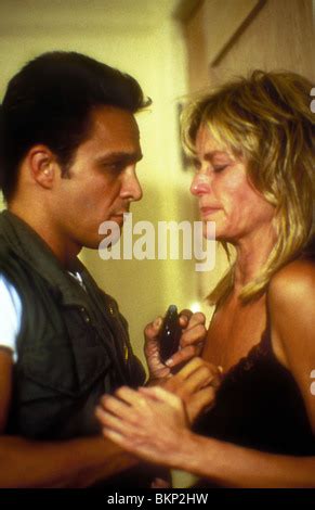 EXTREMITIES (1986) JAMES RUSSO, FARRAH FAWCETT ROBERT M YOUNG (DIR Stock Photo: 29373827 - Alamy