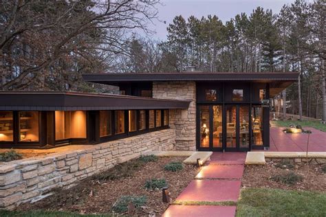 Frank Lloyd Wright designed home with inspiring renovation in Minnesota ...