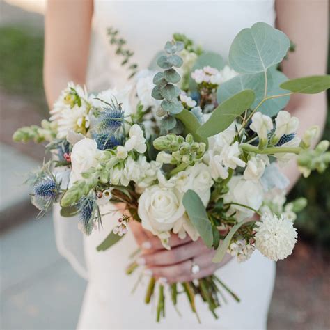 Gorgeous White Rose bouquet - Harmony Flowers