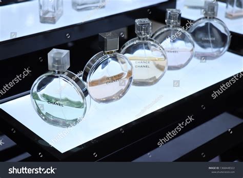 37 Chanel perfume samples Images, Stock Photos & Vectors | Shutterstock