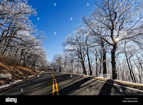 Skyline Drive in winter at Shenandoah National Park near Luray ...