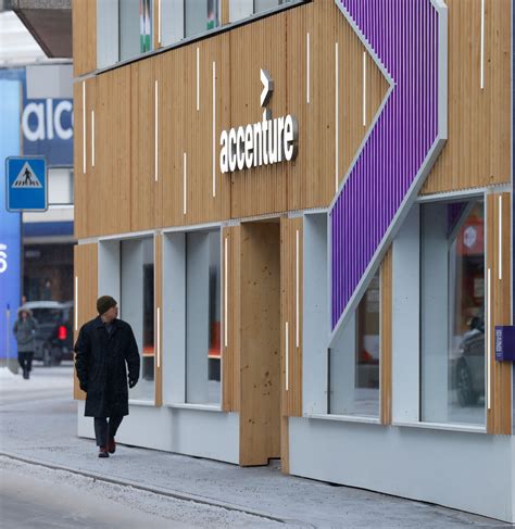 Accenture Delays Joining For College Graduates Amid Cost Cutting