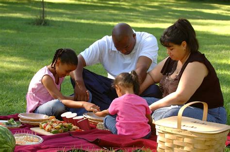 7 dicas para criar o hábito de orar em família | Familia