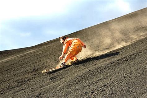 Volcano surfers ride the ashes of Cerro Negro