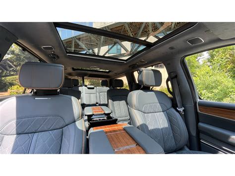 2023 Jeep Grand Wagoneer: 37 Interior Photos | U.S. News