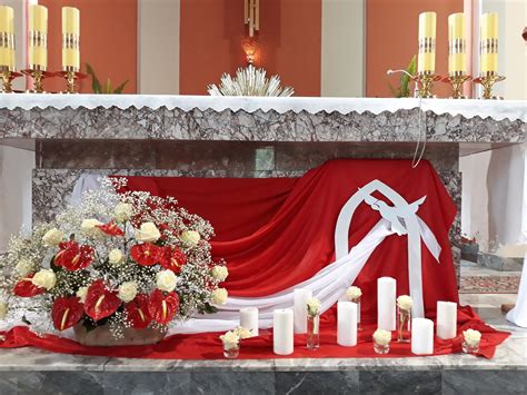 Pin di Basia Selka su Święta i uroczystości | Composizioni floreali, Fiori per la chiesa, Pentecoste