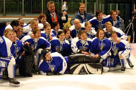 File:Finland national women's ice hockey team.jpg - Wikimedia Commons