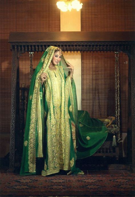 traditional uae wedding dresses - Google Search | Traditional outfits ...