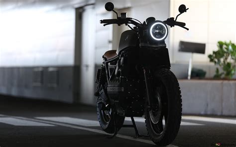 Black Motorcycle in the road 4K wallpaper download