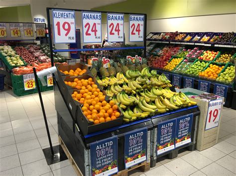 File:REMA 1000 Supermarket interior grocery store Tønsberg, Norway 2017-11-03 fruit vegetables ...