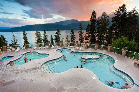 8 Best Hotel Pools in Canada for Families - TravelMamas.com