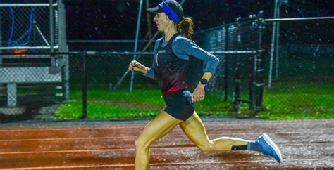 Molly Huddle, 36 años y nuevo récord americano de la hora en pista: 17.930m - Planeta Triatlón