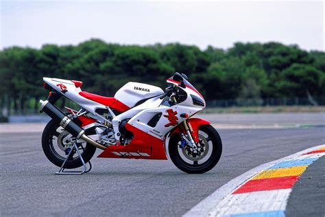 Yamaha head to Mugello to celebrate 25 years of the R1 superbike