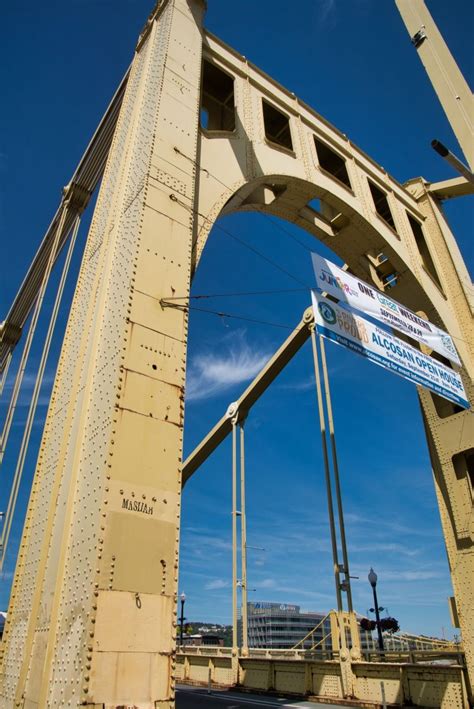 Structurae [en]: Roberto Clemente Bridge