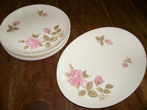 tray bella: pretty vintage plates