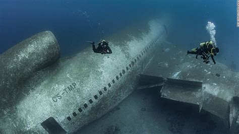 Lockheed Martin L1011 Tristar: Eerie abandoned passenger plane sits on floor of Red Sea | CNN Travel