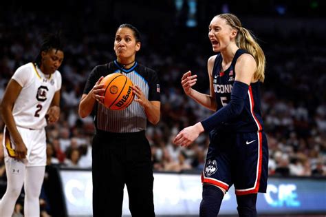 Dawn Staley gives Geno Auriemma coaching tip after South Carolina ...