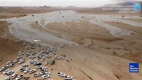 Truck Outruns a Flash Flood in the Desert | The Weather Channel