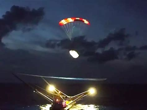 Elon Musk tweets spectacular video of a boat catching a SpaceX rocket nose falling from space ...