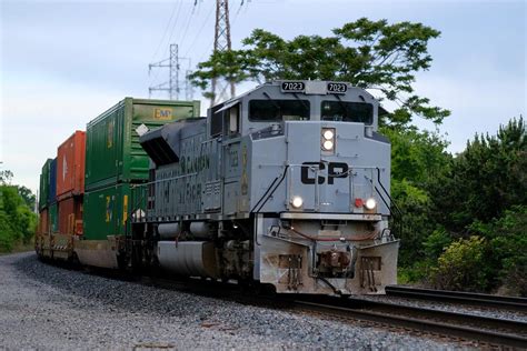 CP SD70ACU in fighter jet grey, Toronto. : r/trains