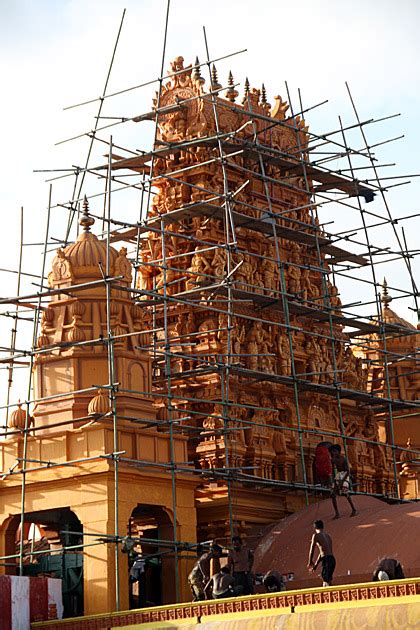 Nallur Kandaswamy Kovil – Sri Lanka For 91 Days