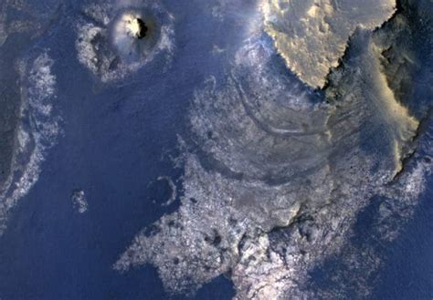 Giant Mars Crater Shows Evidence of Ancient Lake | Space