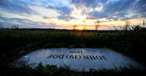 After 15-year search, mom finds son in pauper's grave