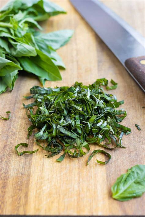 How to Chiffonade (Basil & Herbs) - Evolving Table