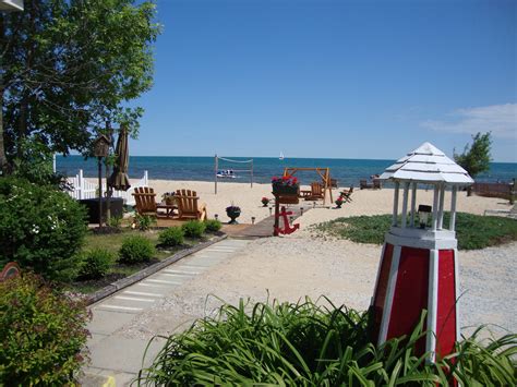 Tawas Cabins: Young's Getaway Sandy Beach Cabins