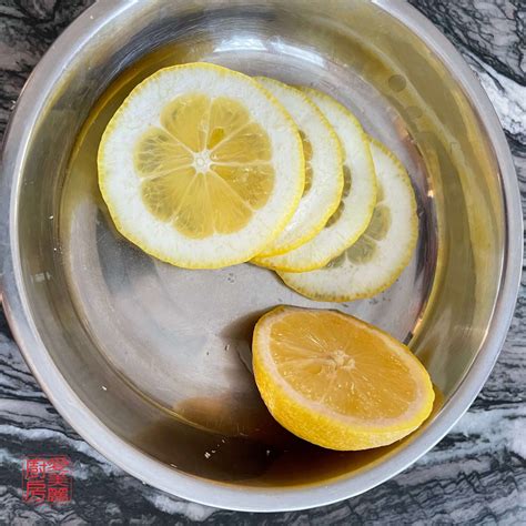 Boiled Coke with Lemon and Ginger 檸檬可樂煲薑 - Auntie Emily's Kitchen Boiled Coke with Lemon and ...