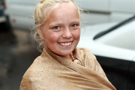 File:Smiling Blonde Girl.jpg - Wikimedia Commons