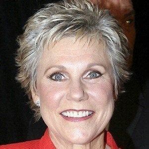 Anne Murray - Age, Family, Bio | Famous Birthdays